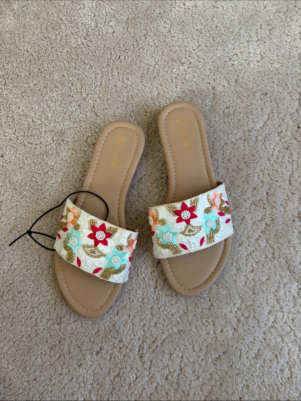NWOT Zudio Women’s Embroidered Floral Slide Sandals Size 36 EU